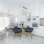 Pearl Marina Luxury With Parking And Close To The By Renters Prestige Sianozety