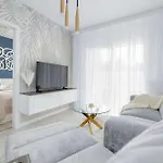Pearl Marina Luxury With Parking And Close To The By Renters Prestige