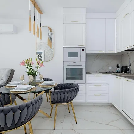 Apartament Pearl Marina Luxury With Parking And Close To The By Renters Prestige